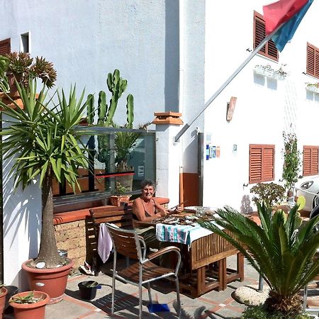 Beach Hotel 14Leoni B&B Salerno Bagian luar foto