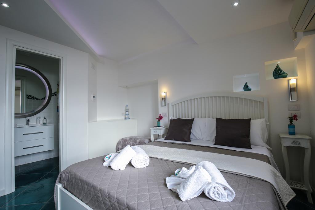 Beach Hotel 14Leoni B&B Salerno Bagian luar foto