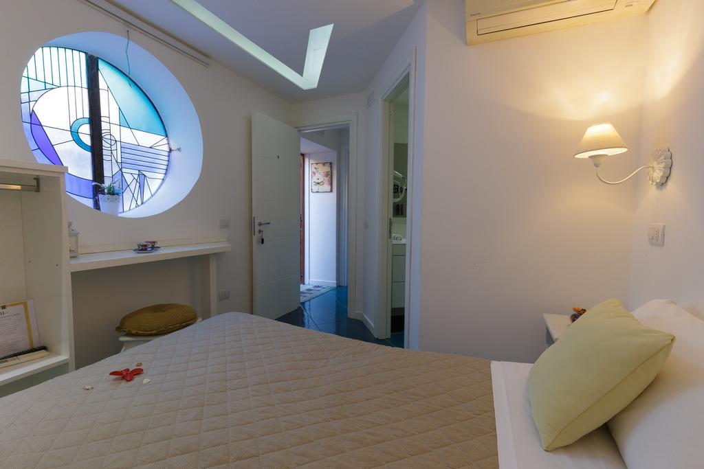 Beach Hotel 14Leoni B&B Salerno Bagian luar foto