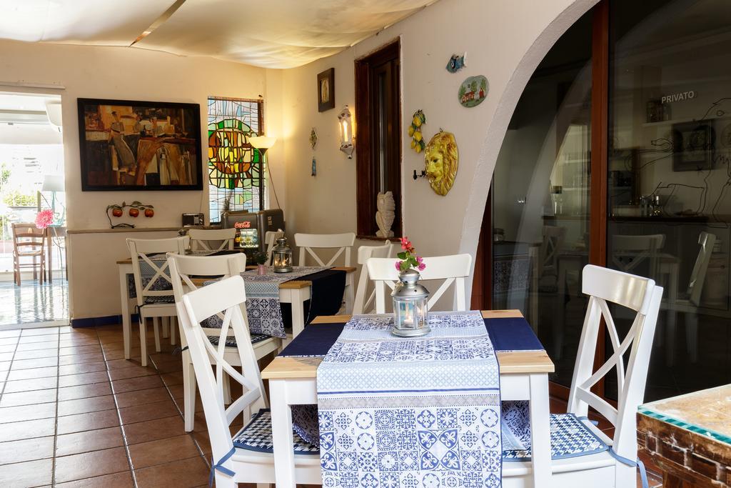 Beach Hotel 14Leoni B&B Salerno Bagian luar foto