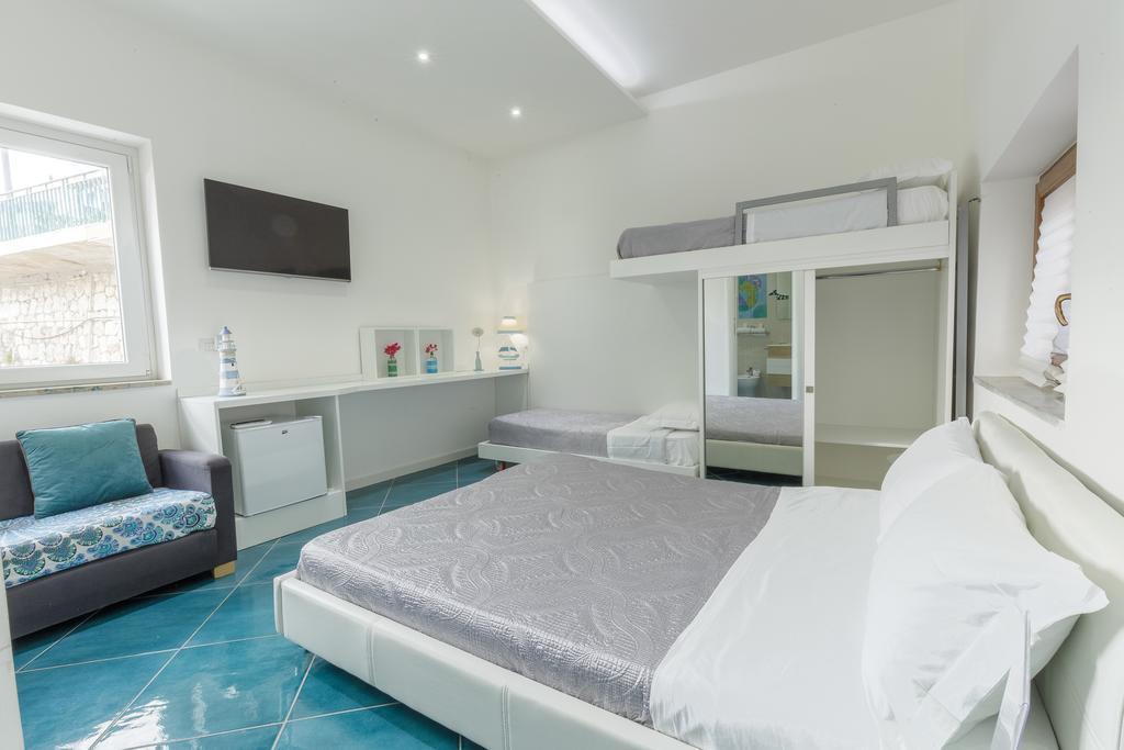 Beach Hotel 14Leoni B&B Salerno Bagian luar foto