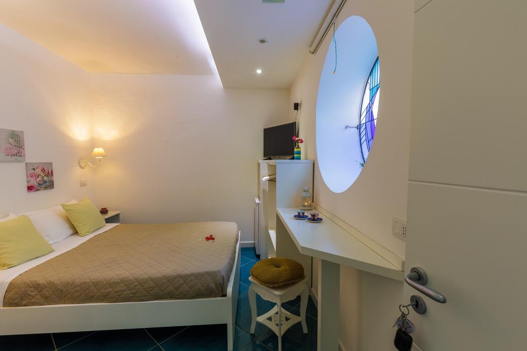 Beach Hotel 14Leoni B&B Salerno Bagian luar foto