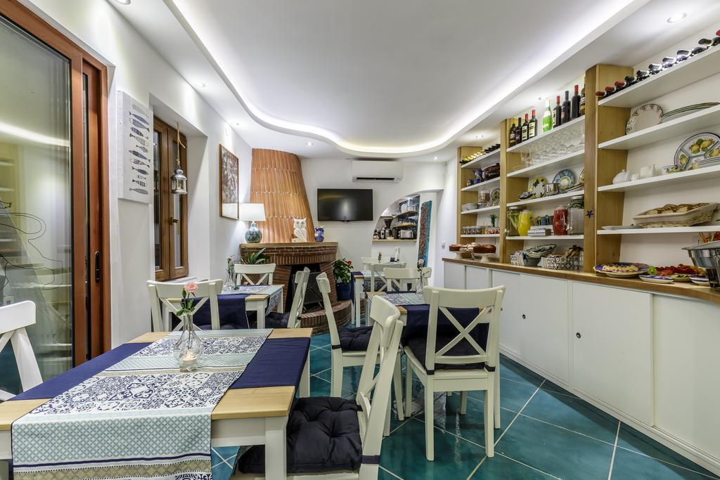 Beach Hotel 14Leoni B&B Salerno Bagian luar foto