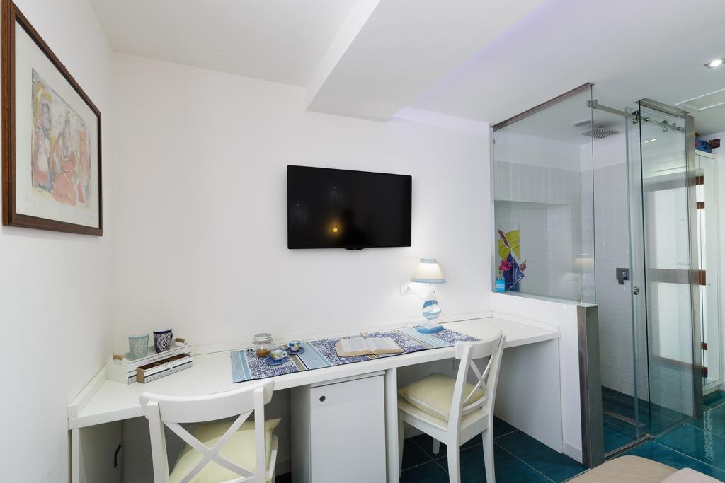 Beach Hotel 14Leoni B&B Salerno Bagian luar foto