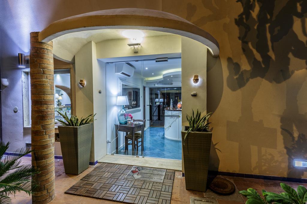 Beach Hotel 14Leoni B&B Salerno Bagian luar foto
