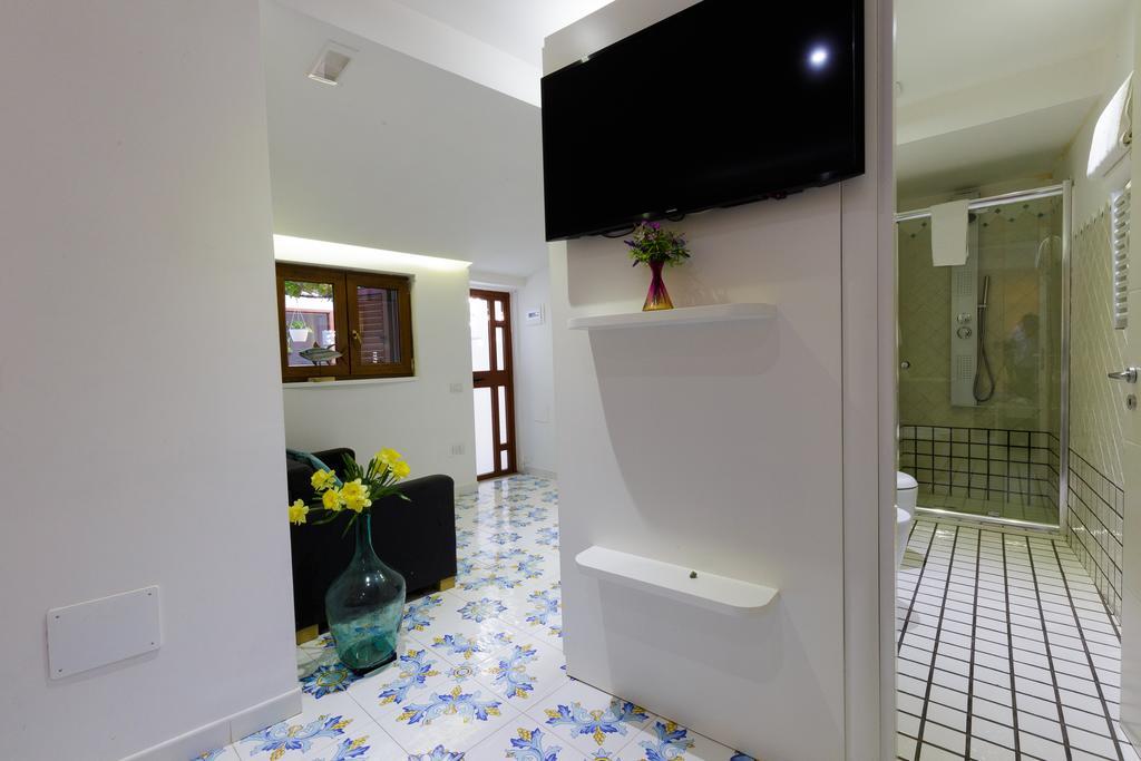 Beach Hotel 14Leoni B&B Salerno Bagian luar foto