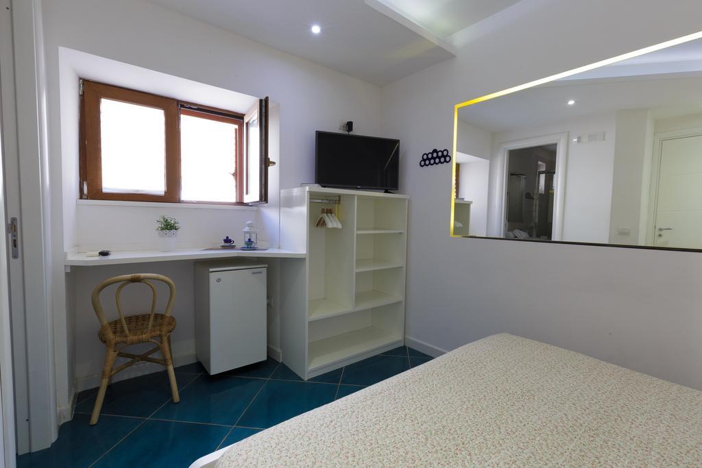 Beach Hotel 14Leoni B&B Salerno Bagian luar foto