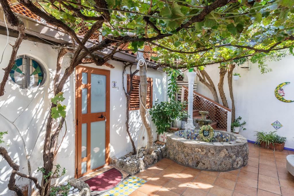 Beach Hotel 14Leoni B&B Salerno Bagian luar foto