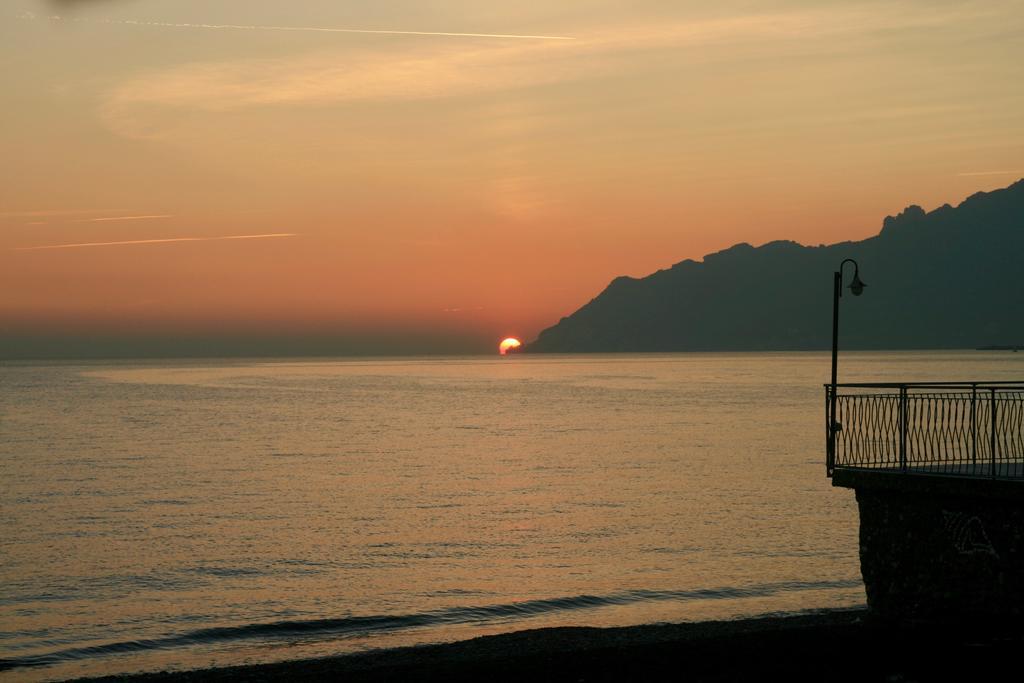 Beach Hotel 14Leoni B&B Salerno Bagian luar foto