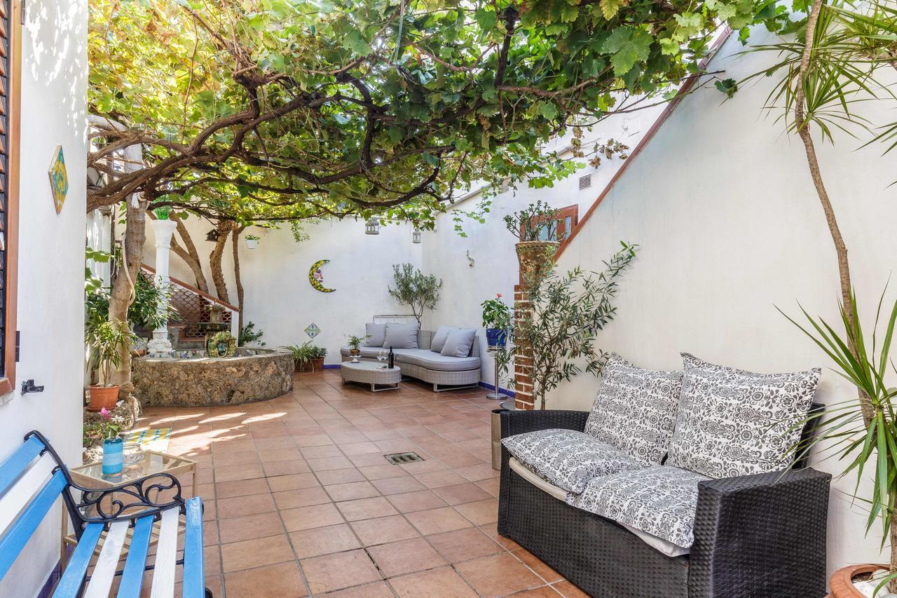 Beach Hotel 14Leoni B&B Salerno Bagian luar foto